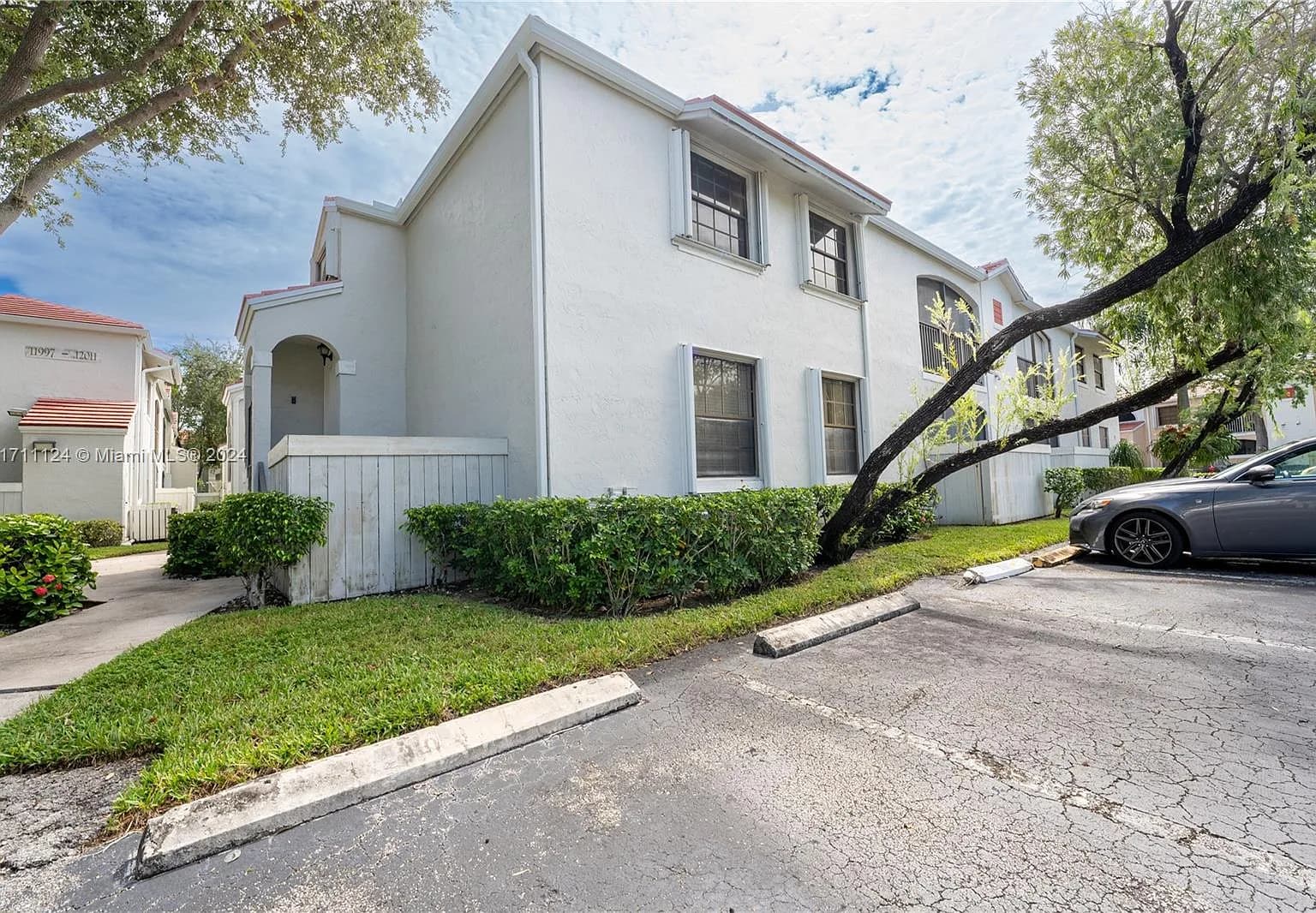 11995 NW 11th St, Pembroke Pines